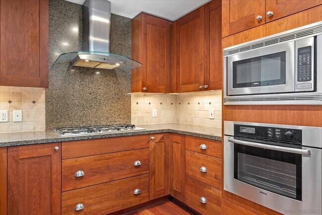 700 W E St San Diego, CA 92101 photo 4
