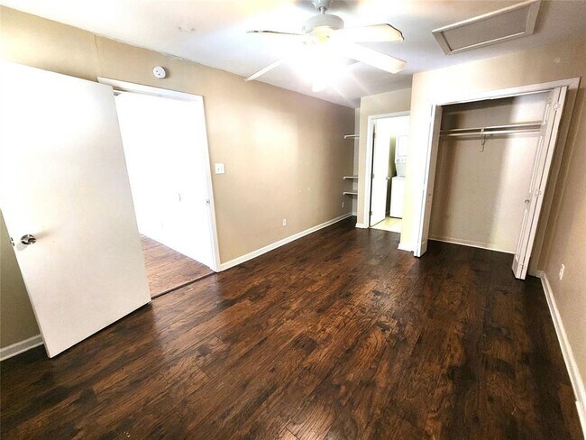 610 Genard St Austin, TX 78751 photo 4