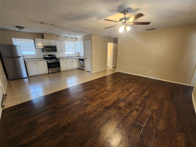 610 Genard St Austin, TX 78751 photo 2