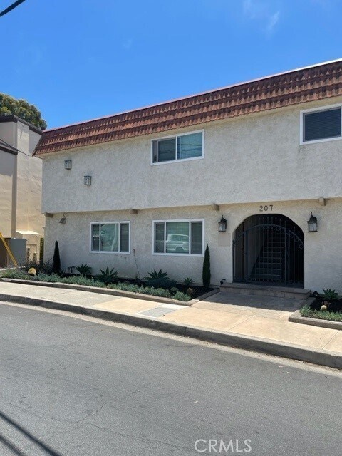 207 W Marquita San Clemente, CA 92672 photo 2