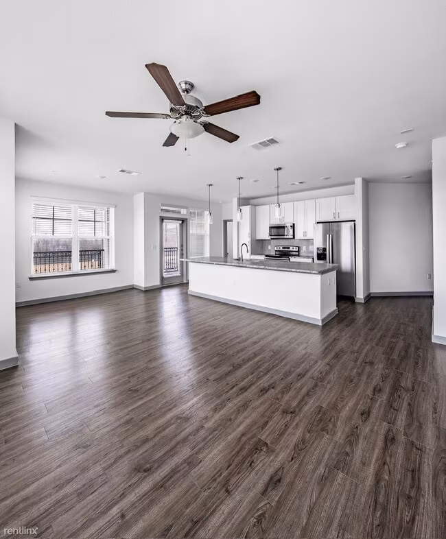 2552 N Austin Ave Georgetown, TX 78626 photo 2