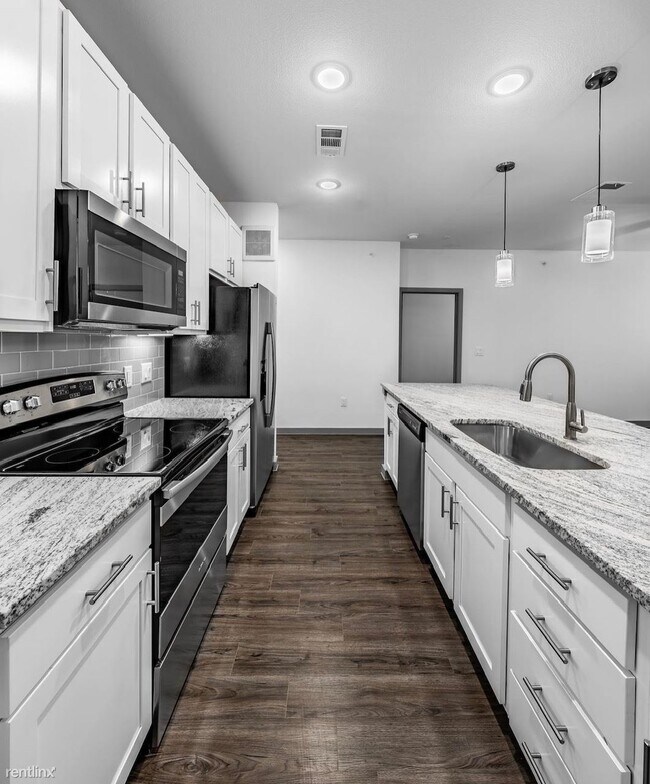 2552 N Austin Ave Georgetown, TX 78626 photo 4