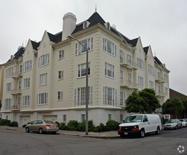 Marina Pierce Apts photo 4