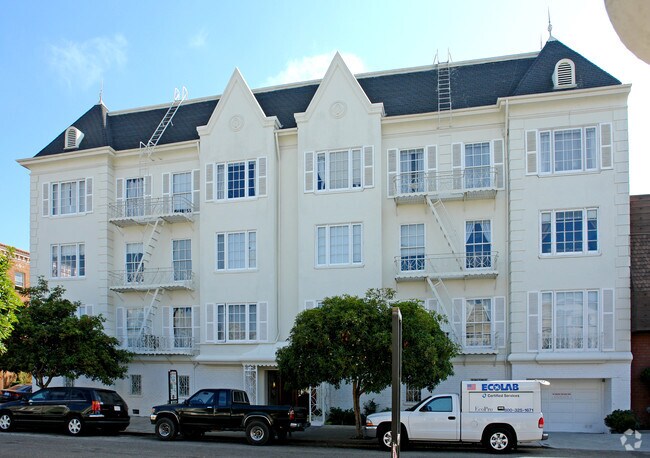 Marina Pierce Apts photo 2