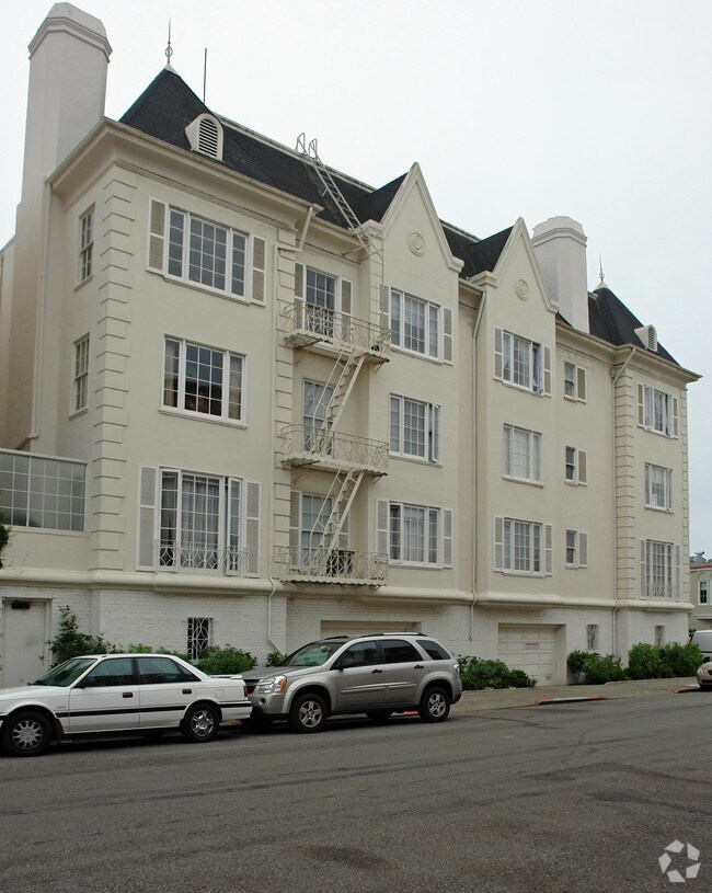 Marina Pierce Apts photo 5