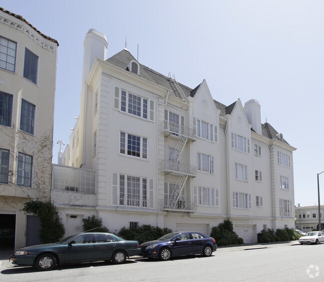 Marina Pierce Apts photo 3