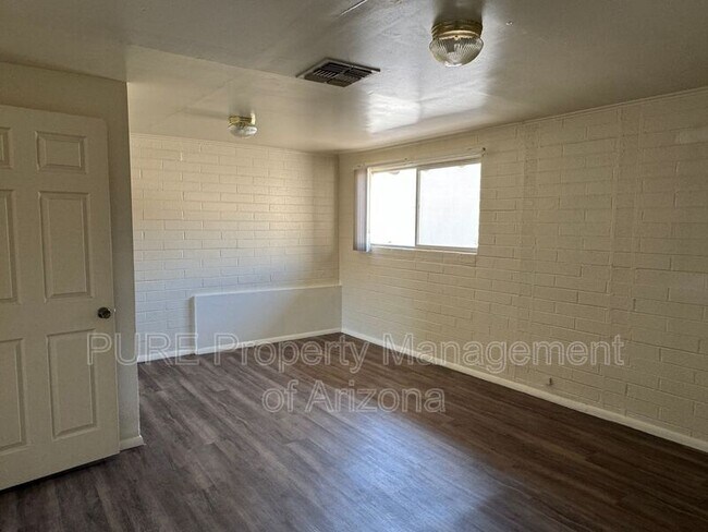 221 E 2nd Ave Mesa, AZ 85210 photo 4