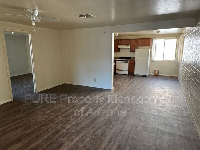 221 E 2nd Ave Mesa, AZ 85210 photo 2