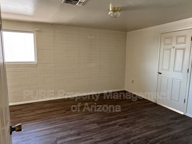 221 E 2nd Ave Mesa, AZ 85210 photo 3