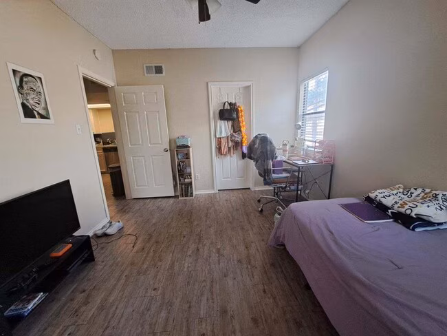 706 W 22nd St Austin, TX 78705 photo 4