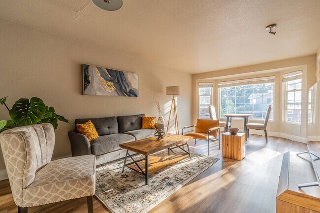 11501 Stone Ave N Seattle, WA 98133 photo 2