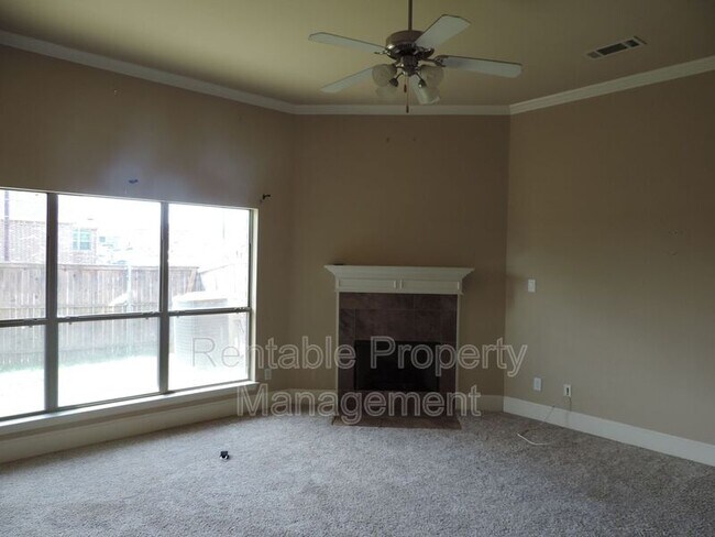 1835 Leann Ln Irving, TX 75061 photo 2