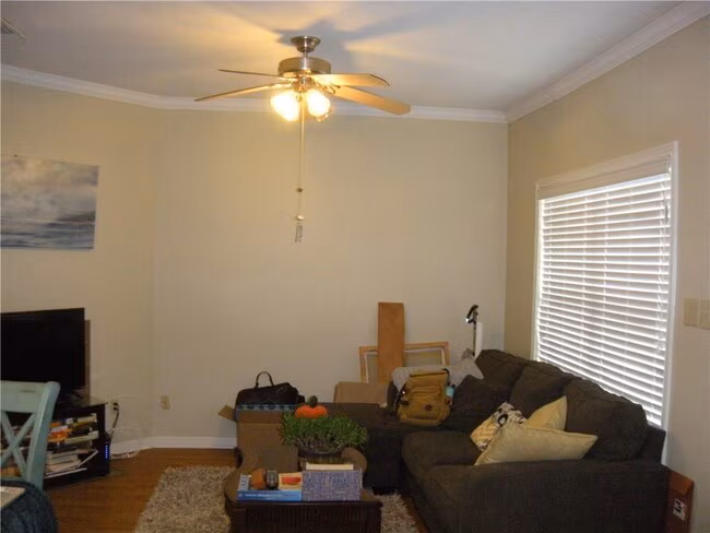 915 W 23rd St Austin, TX 78705 photo 3