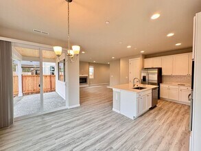 7467 87th Dr Ne photo 4