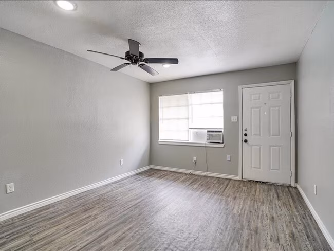 Lavender Apartments photo 3
