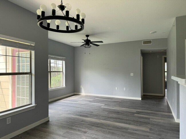 2320 Gracy Farms Ln Austin, TX 78758 photo 4