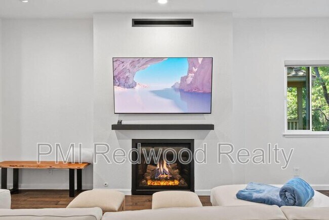 50 Horgan Ave Redwood City, CA 94061 photo 2