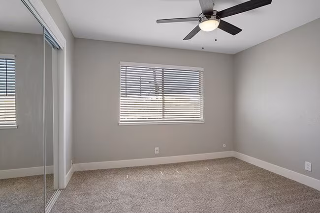 Colonial Garden Apartments photo 2