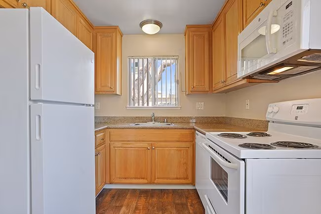 Colonial Garden Apartments photo 3