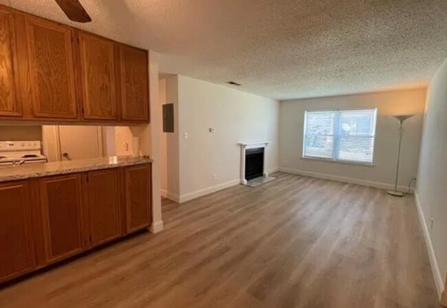 2200 E Trinity Mls Rd Carrollton, TX 75006 photo 2