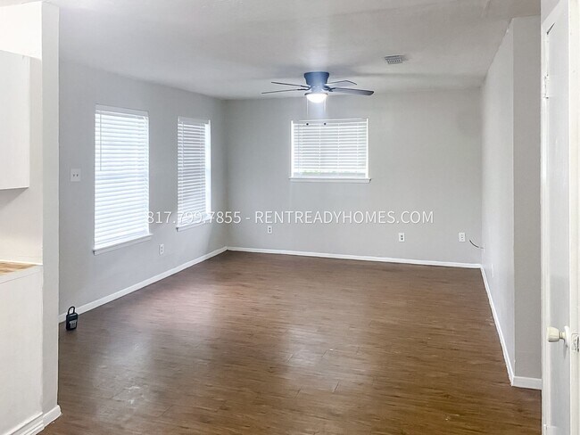 318 Frontier Dr Bryan, TX 77803 photo 4