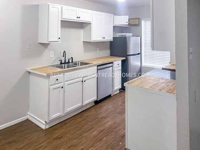 318 Frontier Dr Bryan, TX 77803 photo 3