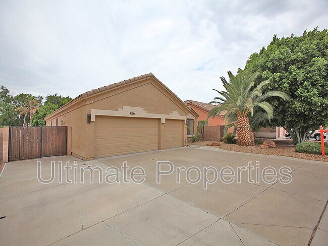 9229 W Yukon Dr Peoria, AZ 85382 photo 2