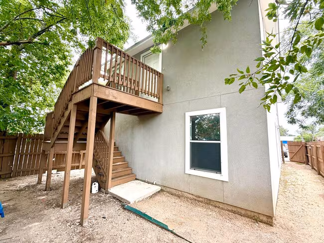 1627 N Navidad St San Antonio, TX 78201 photo 2