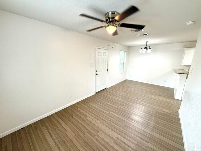 1627 N Navidad St San Antonio, TX 78201 photo 4