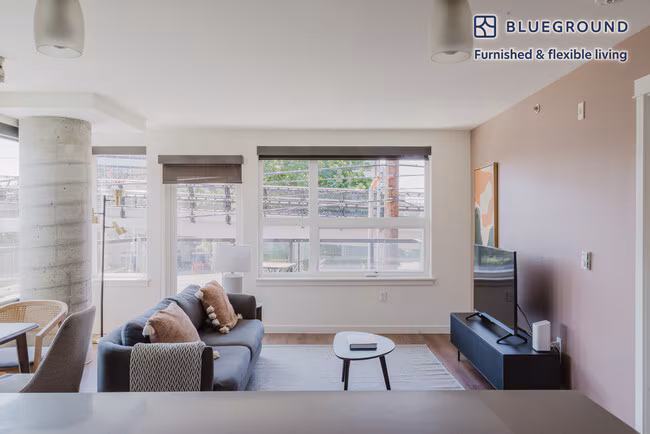 330 3rd Ave W Seattle, WA 98119 photo 2