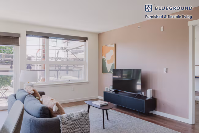 330 3rd Ave W Seattle, WA 98119 photo 3