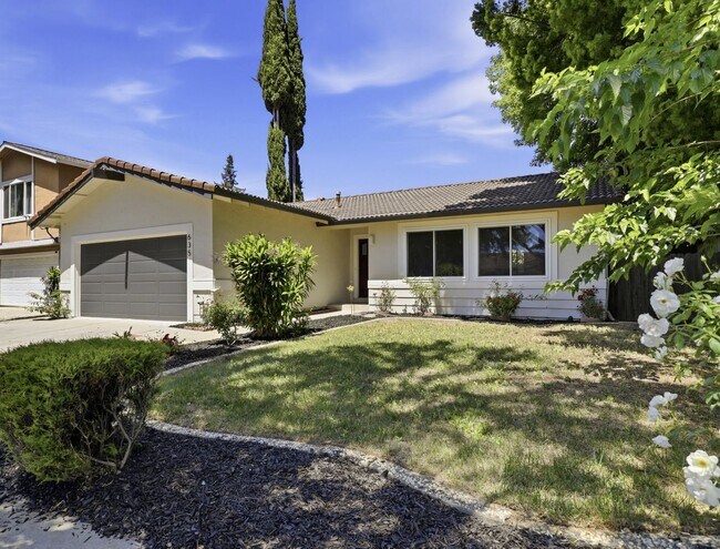 635 Glenview Ct Gilroy, CA 95020 photo 2
