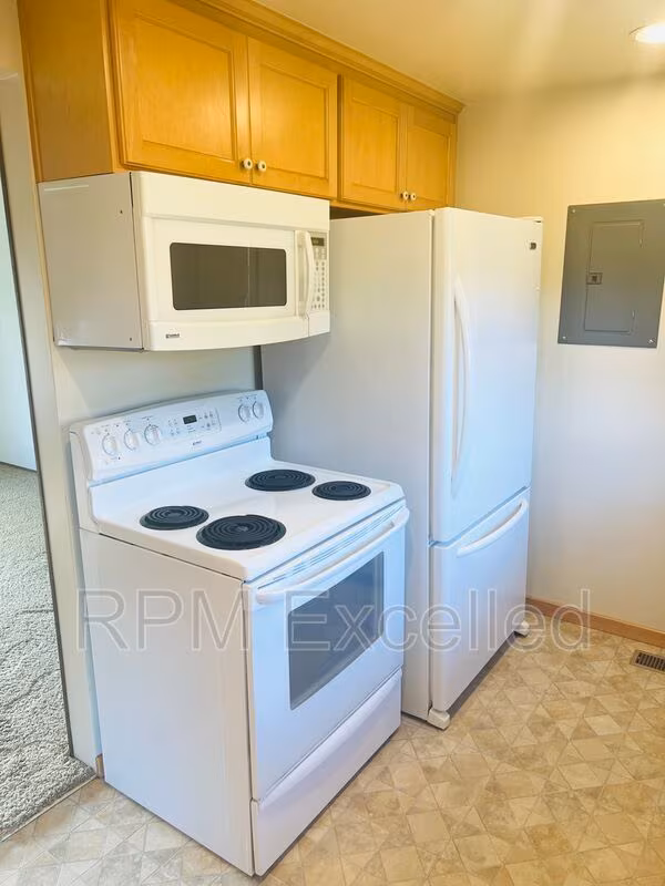 112 SW 185th St Normandy Park, WA 98166 photo 3