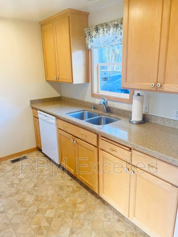 112 SW 185th St Normandy Park, WA 98166 photo 2