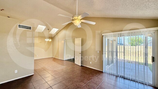 11014 N 81st Ave Peoria, AZ 85345 photo 3