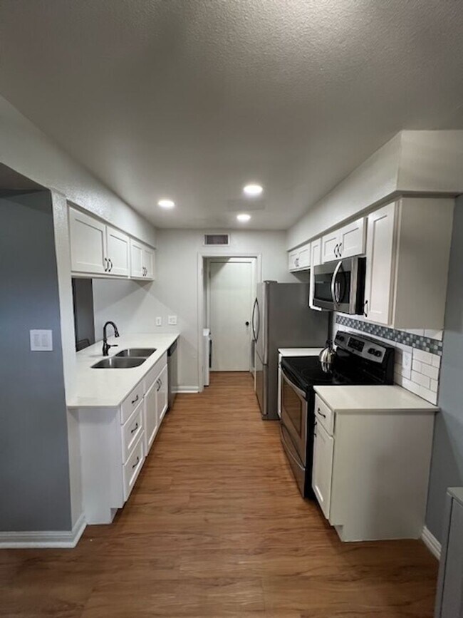 3511 Alpine Cir Austin, TX 78704 photo 5