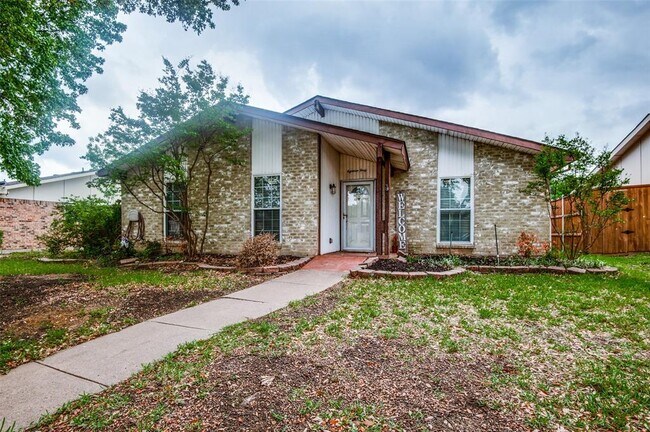 1840 Paxton Drive, Carrollton, TX 75007 photo 2