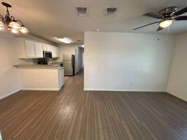 1615 N Navidad St San Antonio, TX 78201 photo 2
