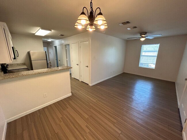 1615 N Navidad St San Antonio, TX 78201 photo 4