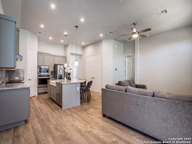 11331 Carmen Heights San Antonio, TX 78230 photo 4