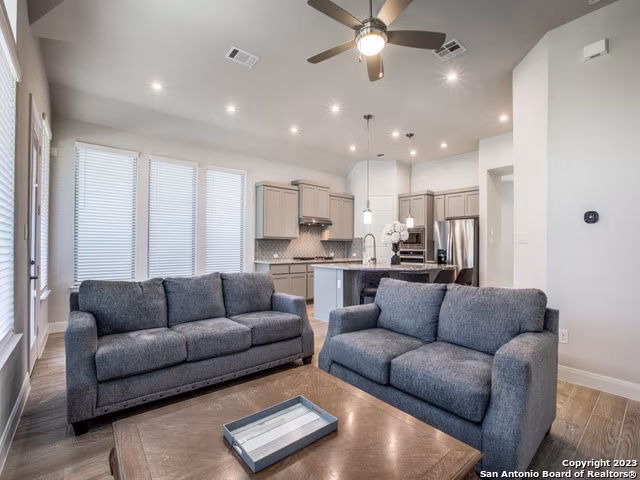11331 Carmen Heights San Antonio, TX 78230 photo 3