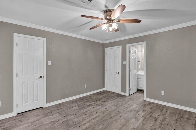 521 Gilcrease St Van Alstyne, TX 75495 photo 4