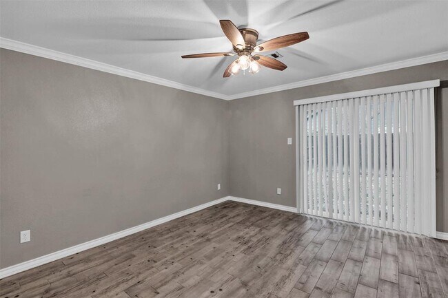 521 Gilcrease St Van Alstyne, TX 75495 photo 5