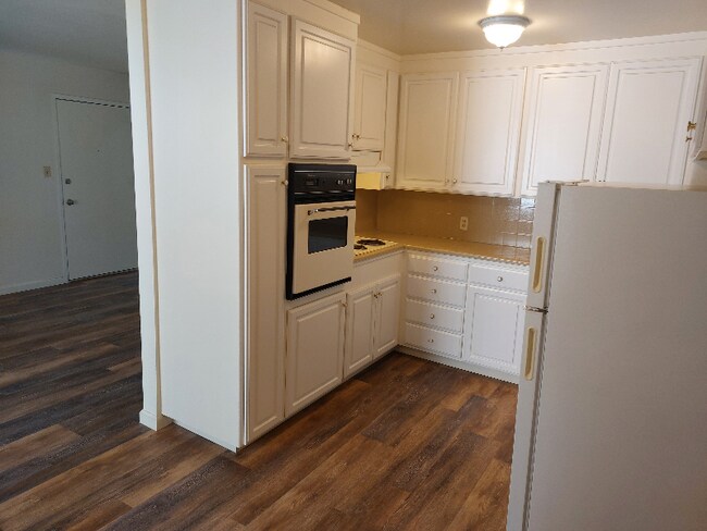 Cheri Lin Apartments photo 2