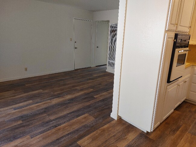 Cheri Lin Apartments photo 5