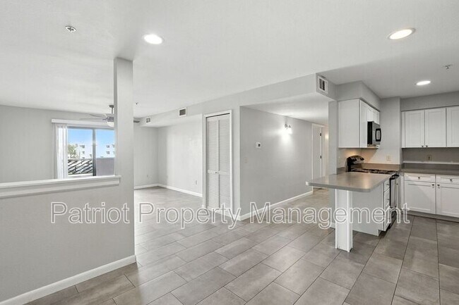 1005 E 8th St photo 4