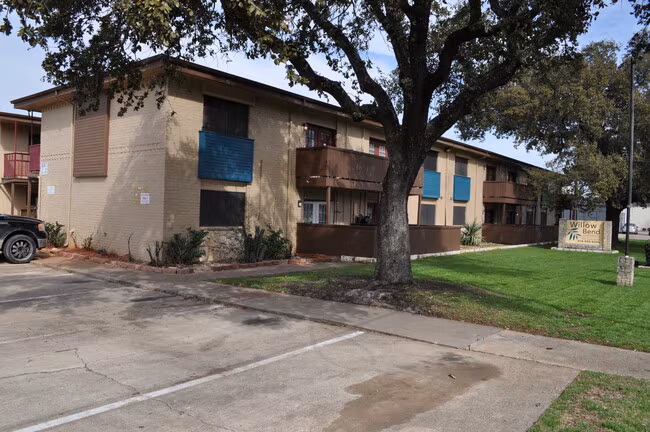 Willow Bend Apartments photo 4