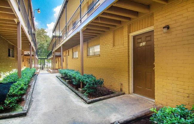 Willow Bend Apartments photo 3