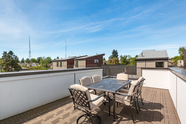 2114 3rd Ave N Seattle, WA 98109 photo 3