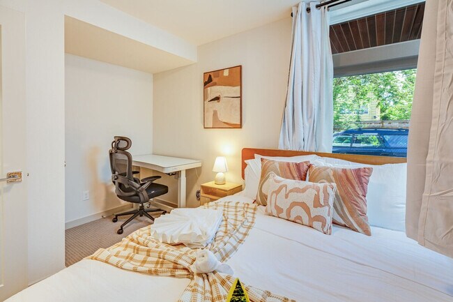 2114 3rd Ave N Seattle, WA 98109 photo 5